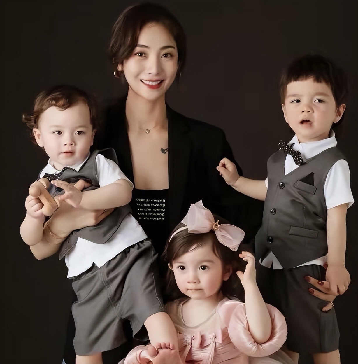 30岁女模特试管生下混血三胞胎,30岁女模特生下三胞胎