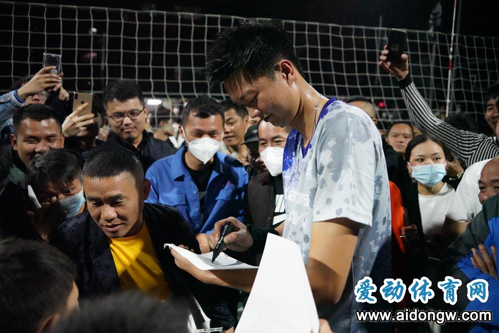 【体育观察】任时光流逝，海南人最爱还是九人排！