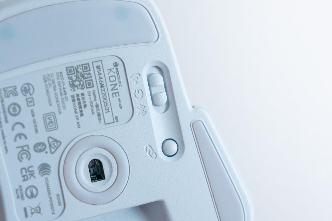 专业操控也可以很RGB冰豹KoneXPAir无线游戏鼠标体验