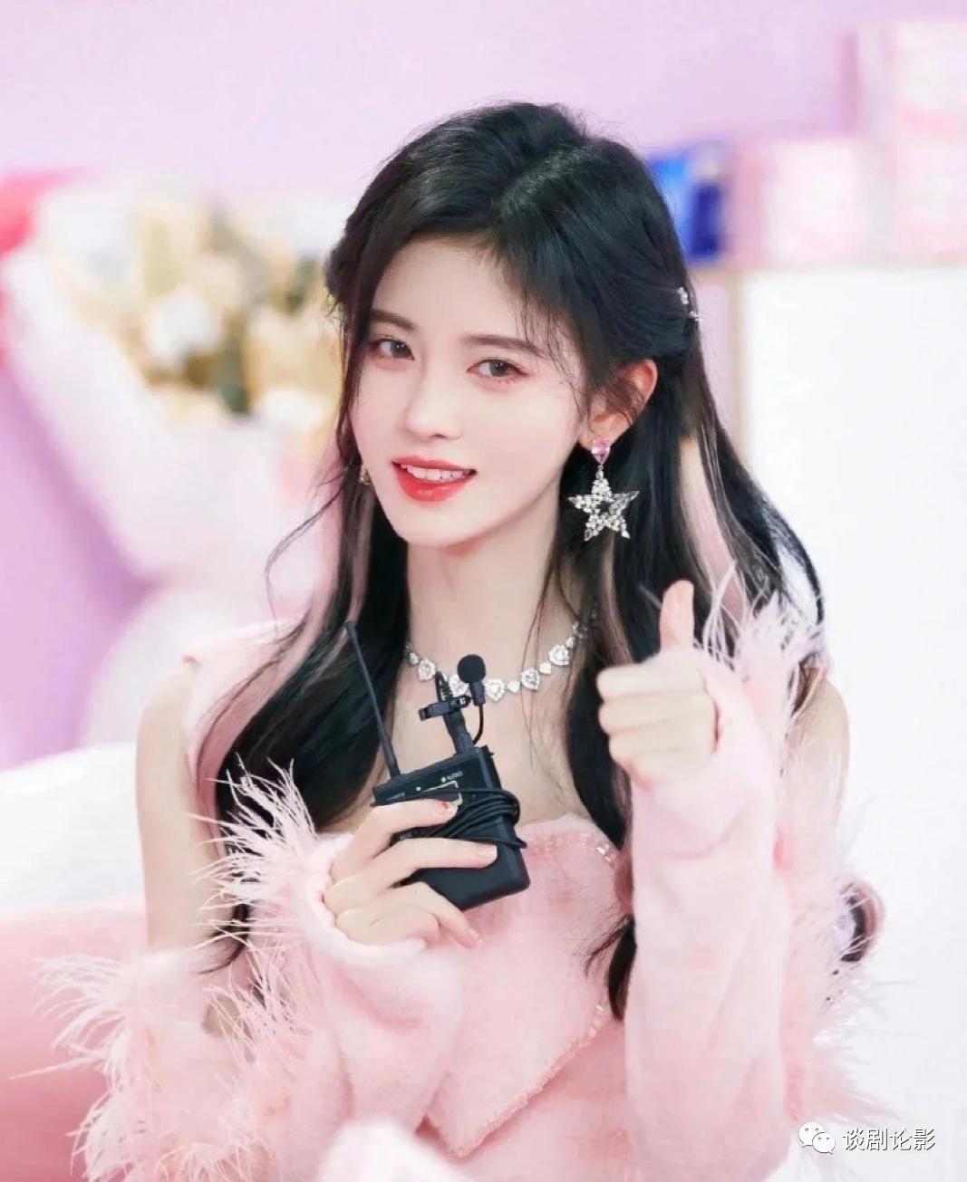 鞠婧祎4岁到28岁的变化,鞠婧祎是一个成熟稳重的人