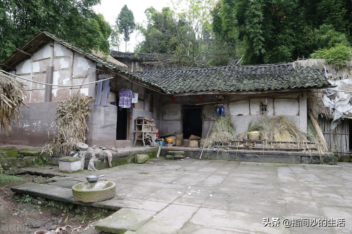 娘家人没钱自己该不该帮,娘家人嫌弃你没钱怎么办