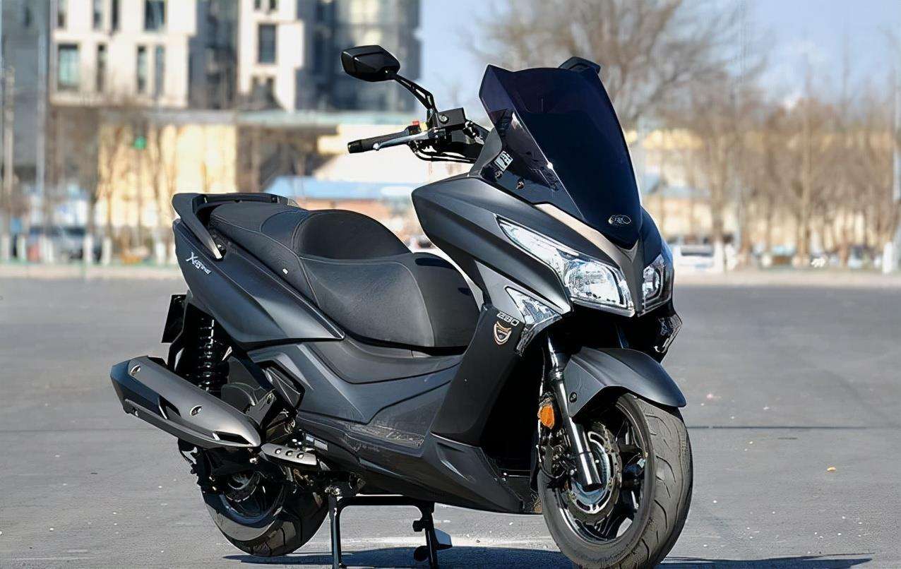 为什么150踏板跑得比250街车快,为什么150踏板车这么贵