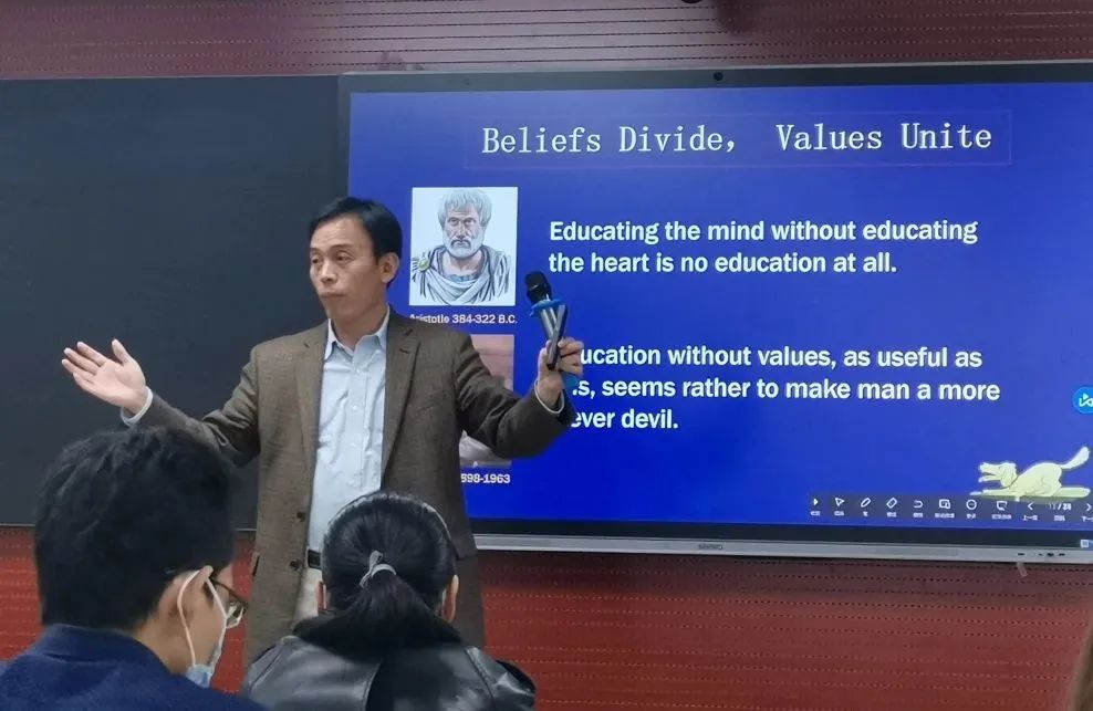 【外语特色】读书充实人生思辨引领未来