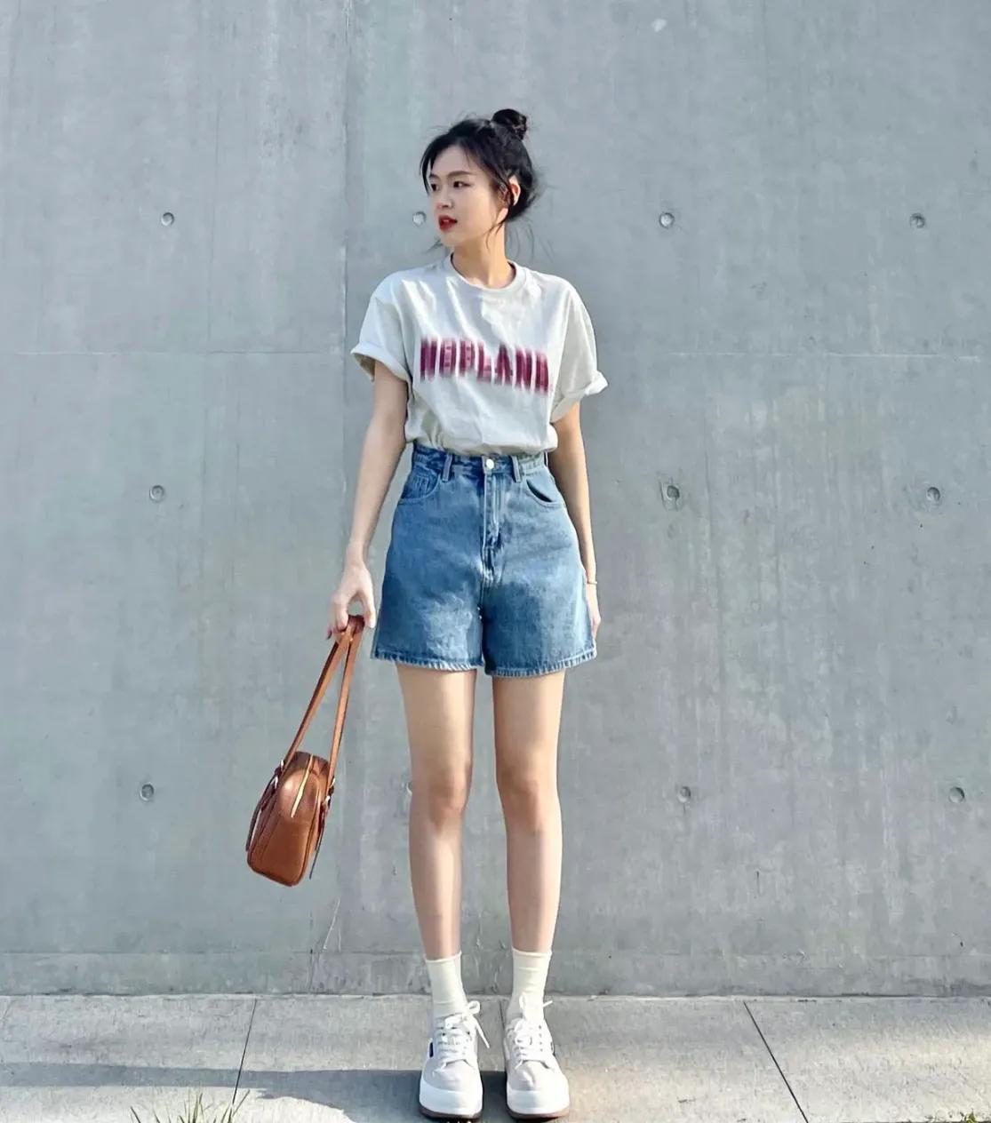 20组牛仔短裤穿搭示范：实穿又百搭好看又好学