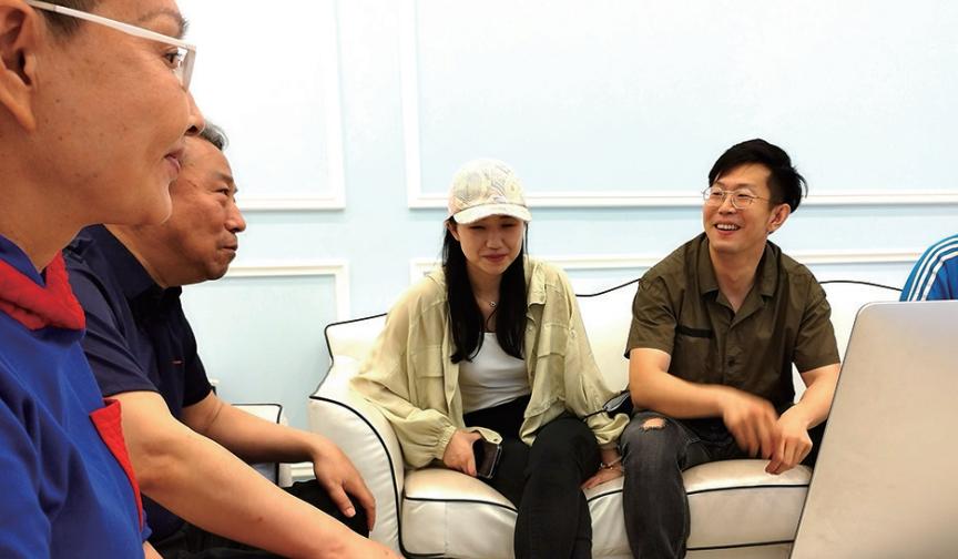 开局即奔跑｜30岁海归蔡天麟：“我与《辽沈晚报》同日诞生，共同成长”