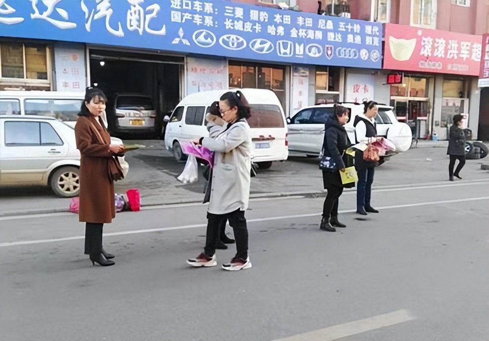 街边发传单的辛酸史,大街上发传单是干嘛的