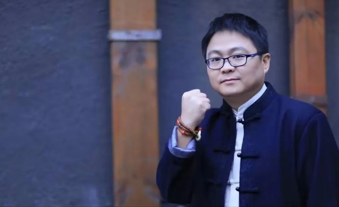 作者红了，但作品崩了