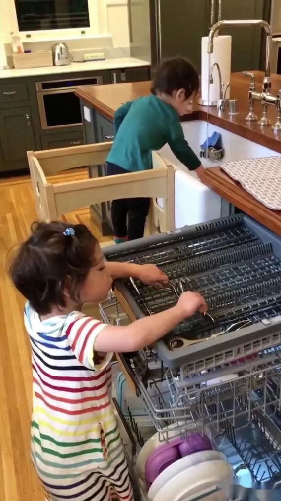 扎克伯格是怎么育儿的,扎克伯格育儿观