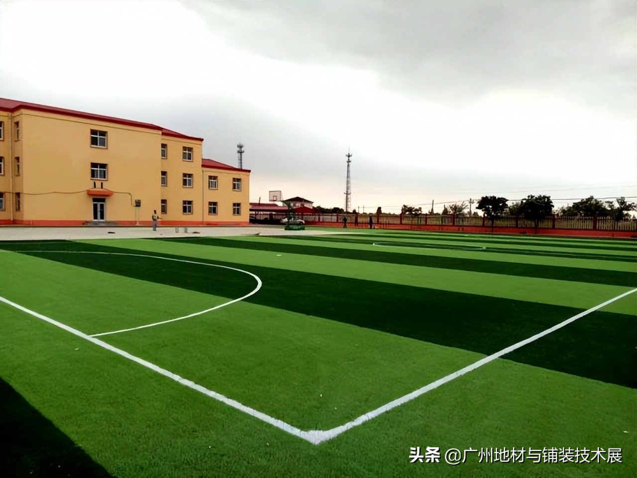足球场用人造草坪施工方案,足球场人造草坪施工视频教程全集