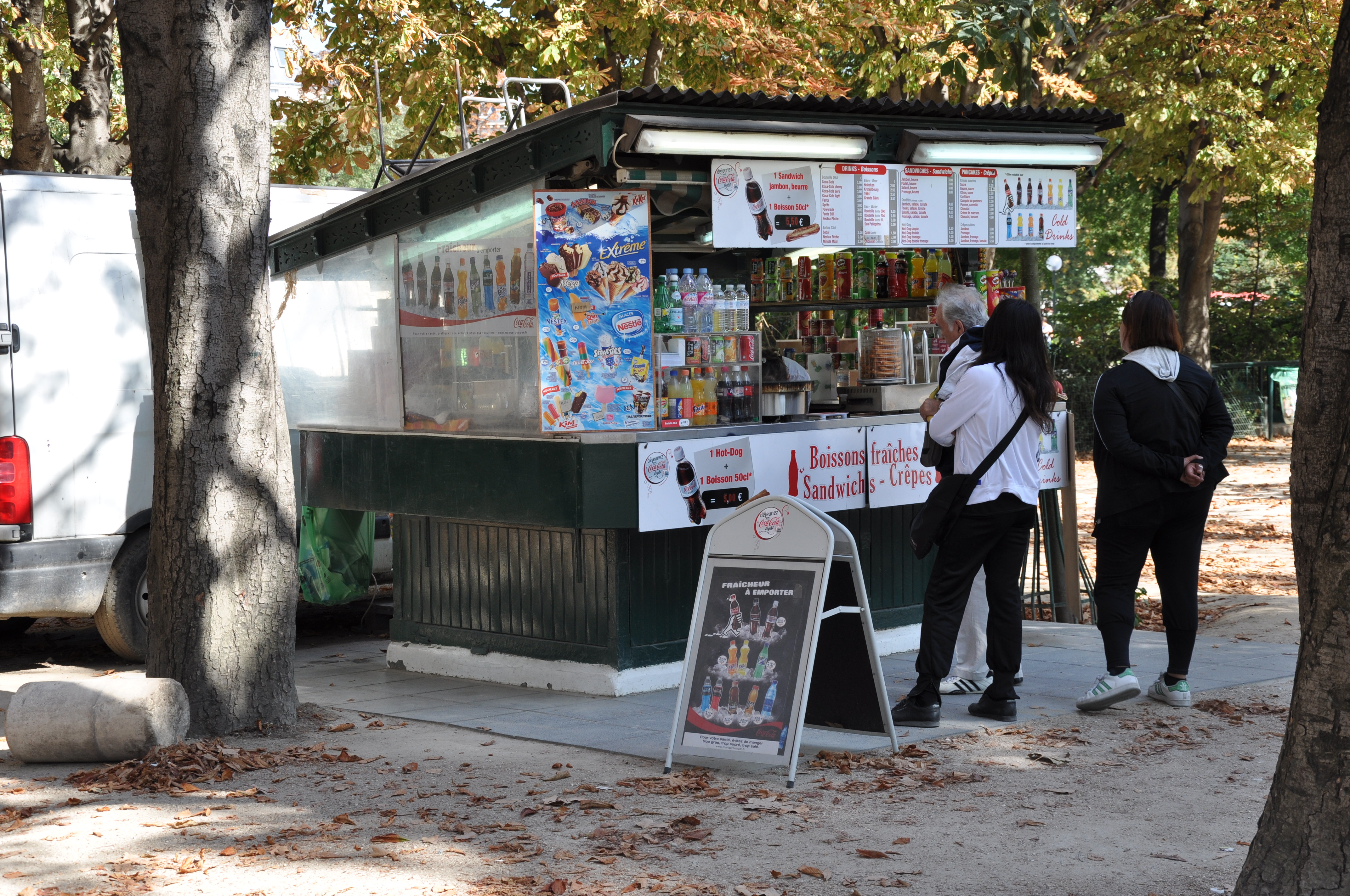 巴黎街头路边摊,在巴黎街头随机拍路人