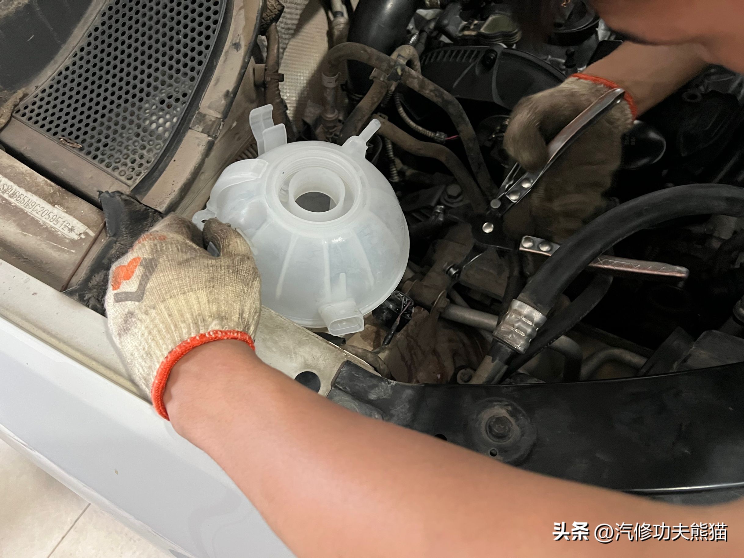 大众途观三百公里烧一升机油,途观3代发动机烧机油