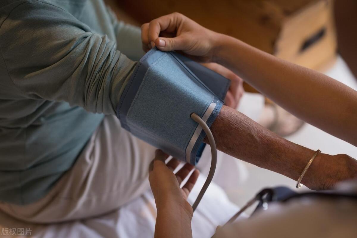 女性猝死23种原因,猝死前兆及自救