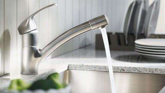 才知道,黄瓜尾巴是个宝,好多人不懂有啥用,丢垃圾桶等于扔钱