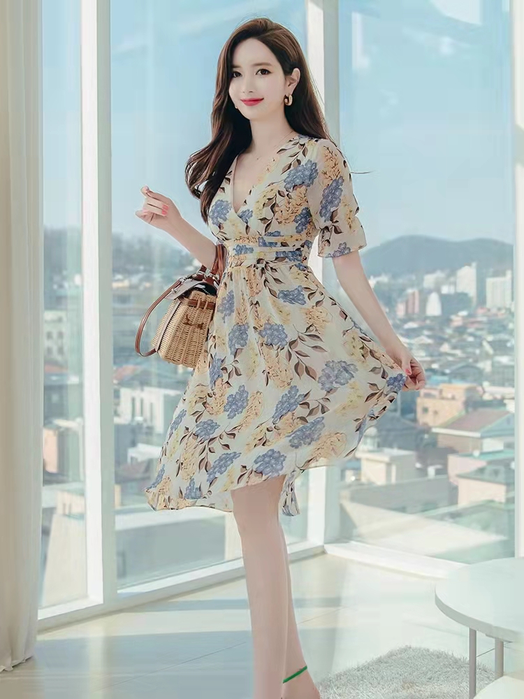 仙女碎花雪纺裙怎么穿出氛围感,夏天碎花裙穿搭大全照着穿不出错