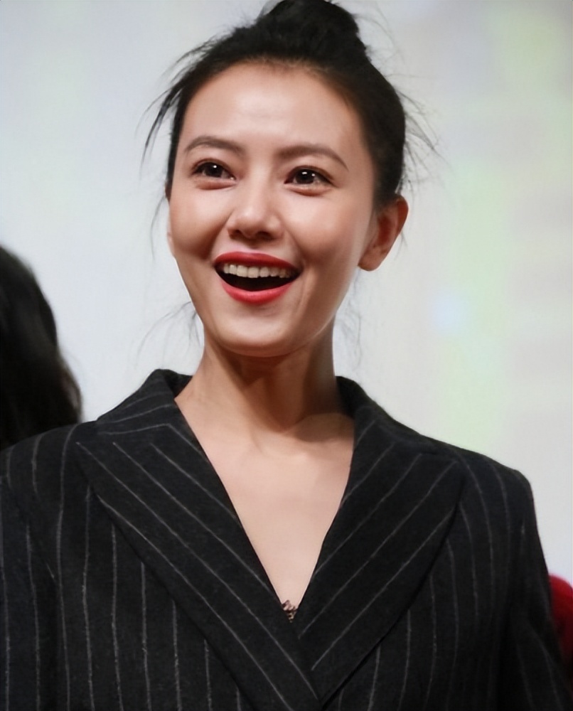 完美女神根本不存在！死皮、黑头、痘痘、毛孔…怼脸暴露真实颜值