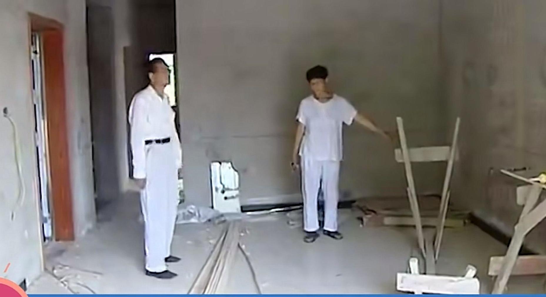 80岁老父恋上俏保姆，子女将两人赶出家门，老人：不同意我就自杀