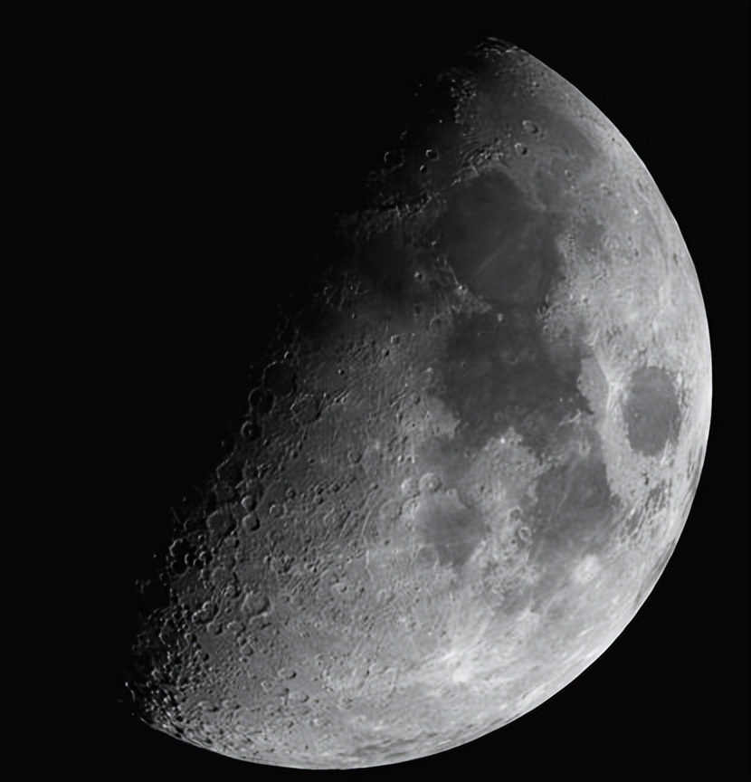 月球的背后是外星人的基地吗,月球里面真的是外星人的基地吗