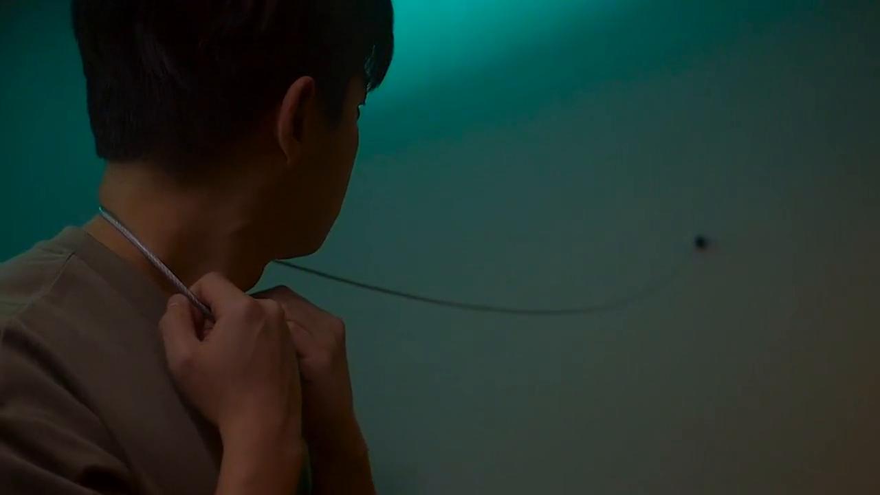 一觉醒来感觉脖子被掐,睡觉时忽然觉得脖子被人勒住