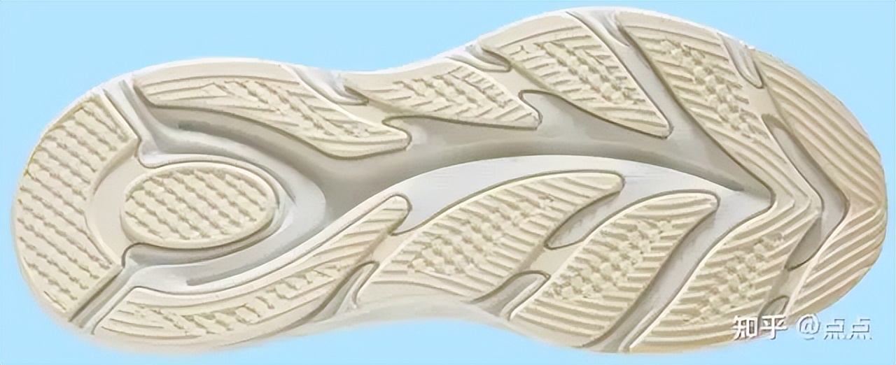 如何拍死一只4厘米的蟑螂,蟑螂小强生命力顽强