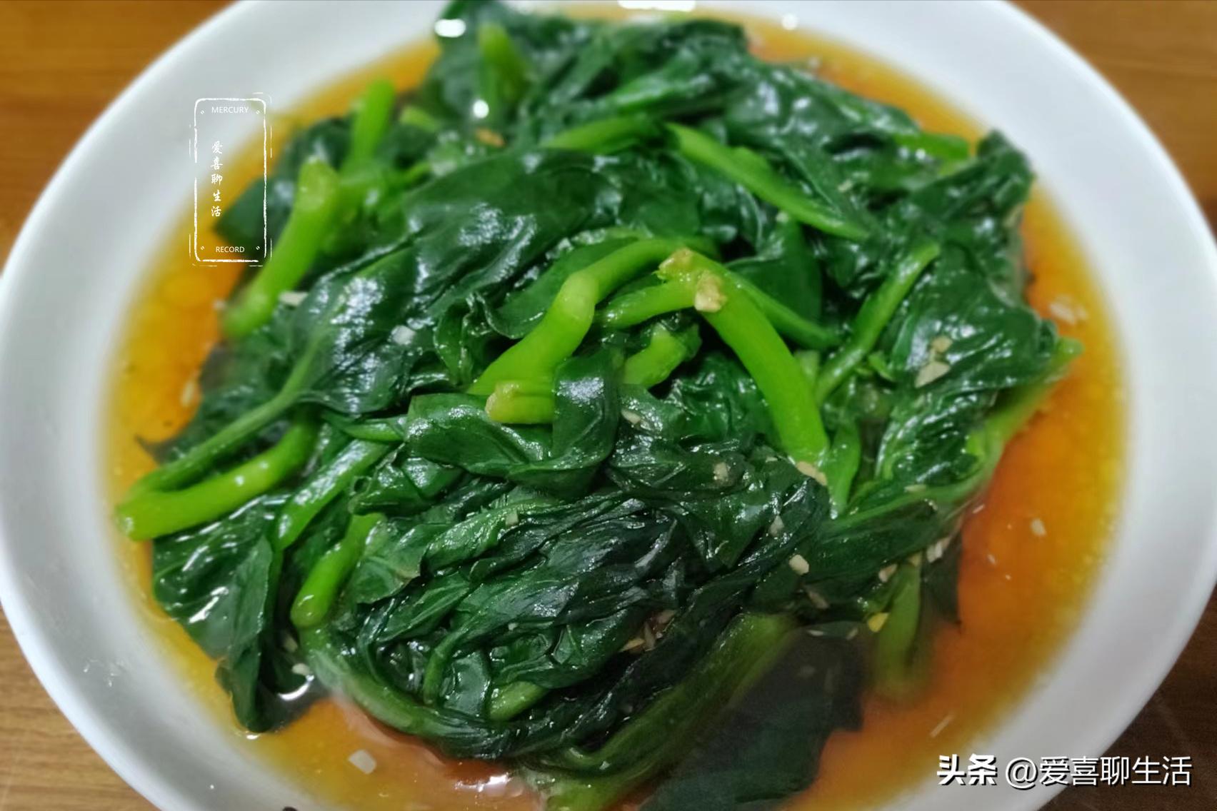 老两口的午餐走红朋友圈，网友：搭配合理，仪式感强，拒绝精致穷