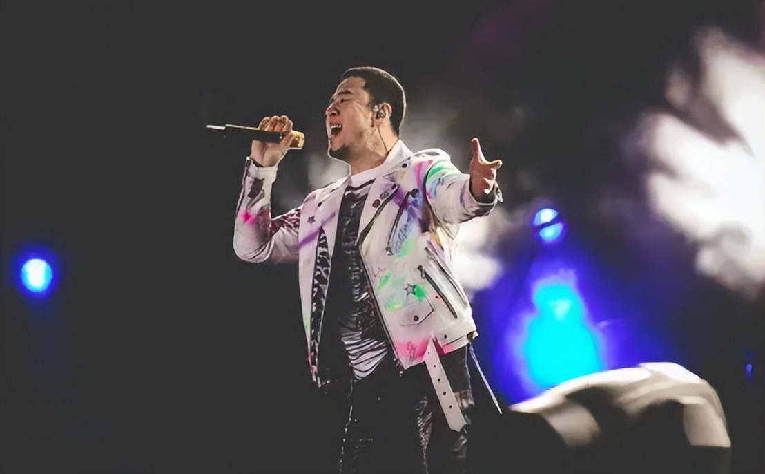 杨坤是怎么走到低谷的,杨坤从众人皆知道无人问津