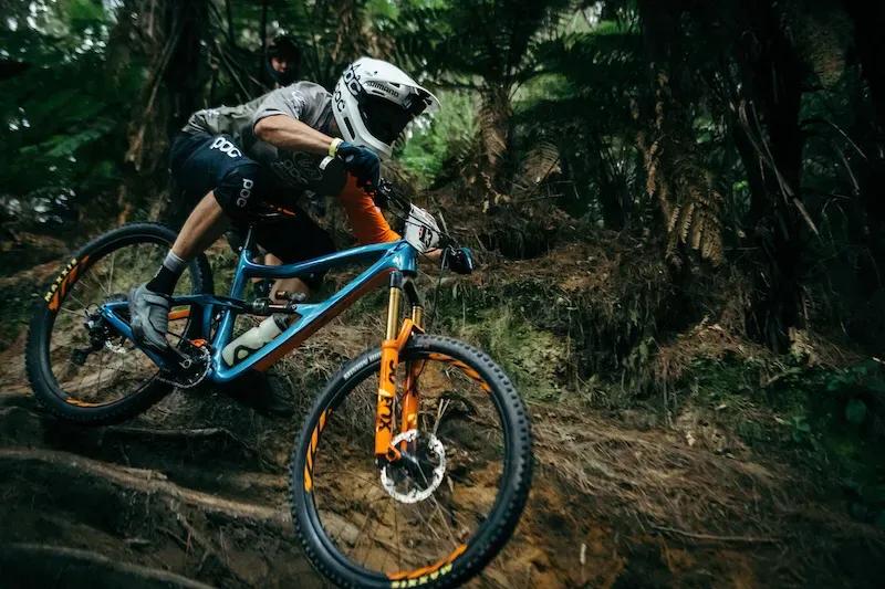 自行车每天骑30公里好吗,自行车每天都骑对膝盖有影响吗