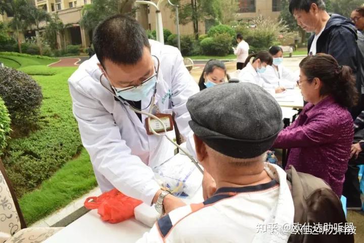 耳朵很多年听不见能买保险吗,耳聋戴了助听器更难治吗