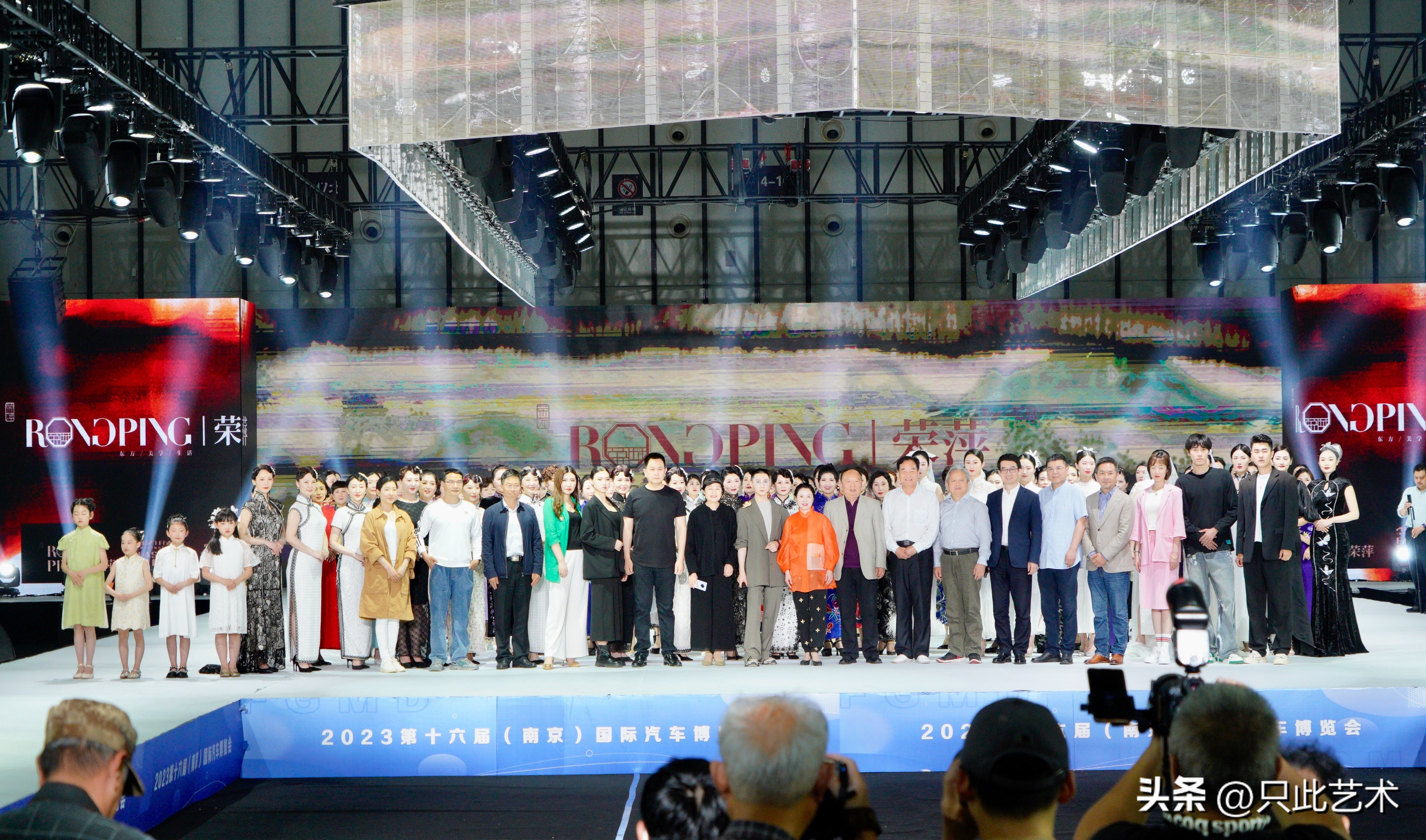 旗袍高贵优雅不过时,岁月容易催人老