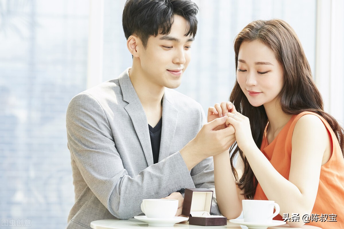两性之间如何引导确认关系,两性之间怎么判断他爱你