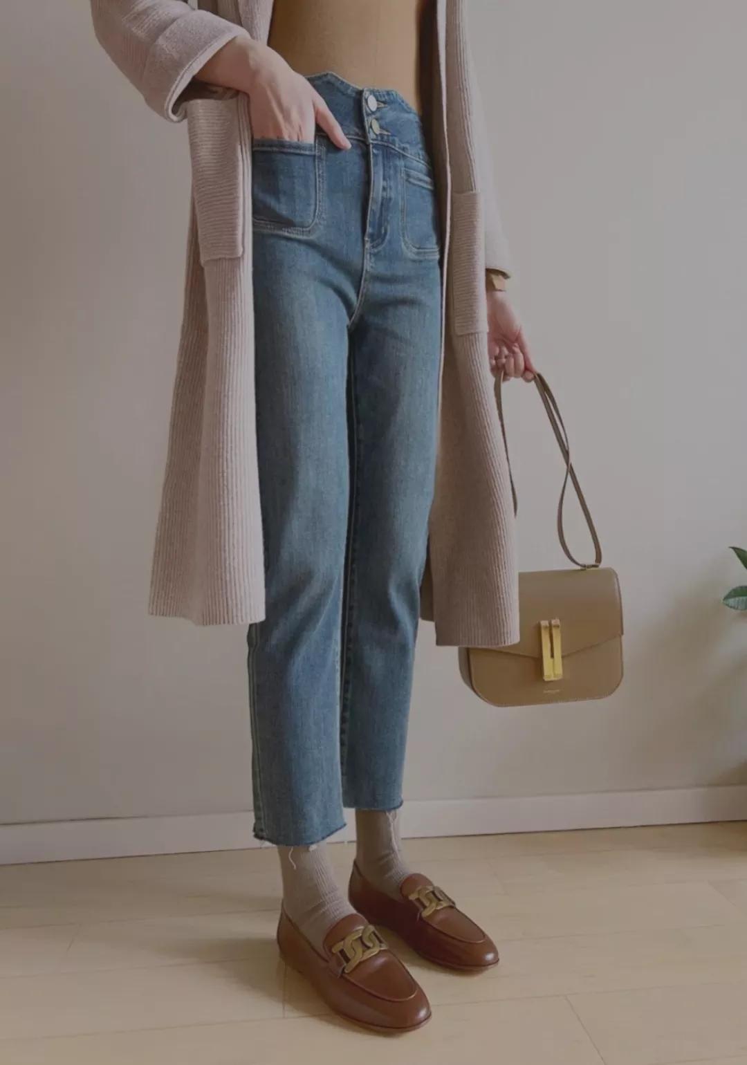 上了年纪的女人少穿这3种羽绒服,上了年纪的女装运动鞋