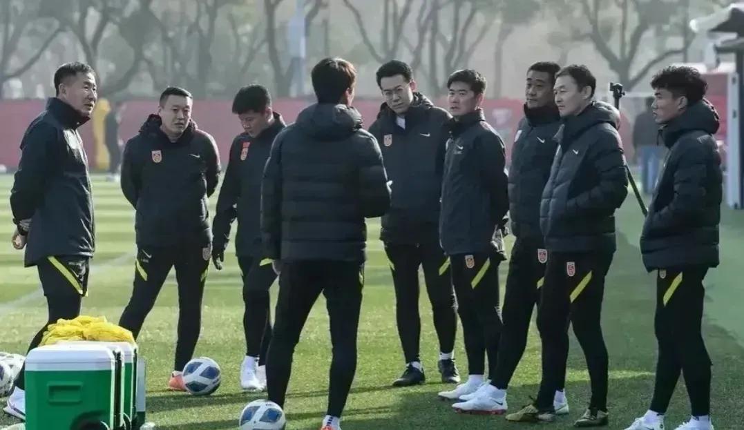 李霄鹏鲁能有多弱,李霄鹏带队为啥能输越南