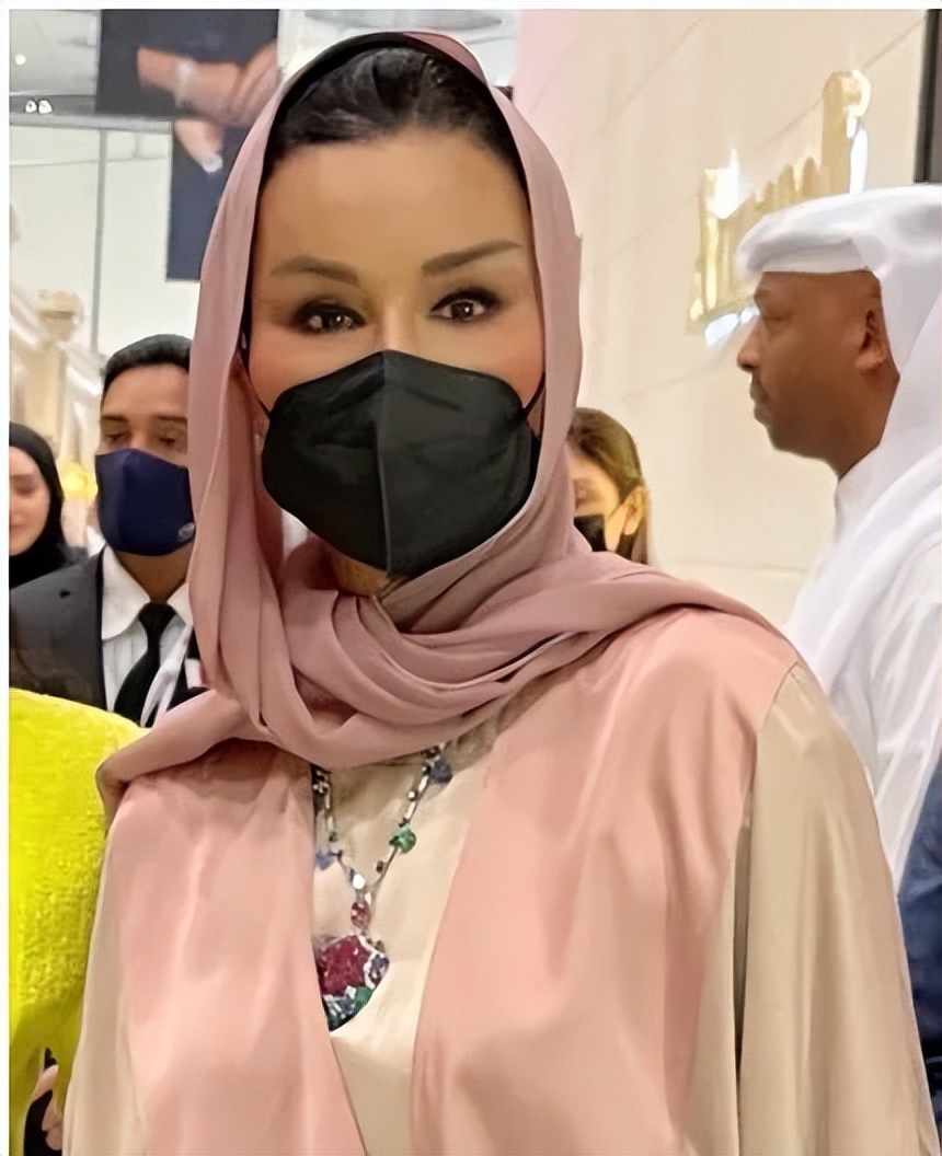 深扒卡塔尔王妃的珠宝盒，竟然发现了温莎公爵夫人的拍卖真品
