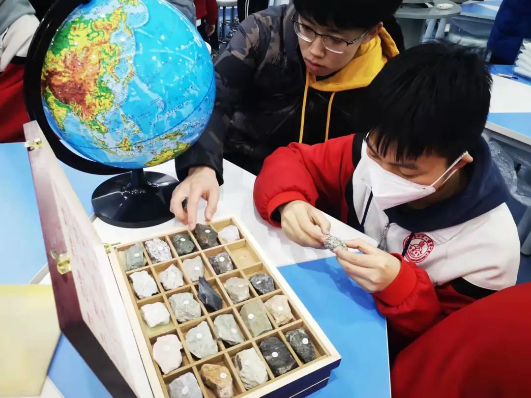 姝︽眽鐧惧勾鍚嶆牎,姝︽眽鐧惧勾楂樹腑