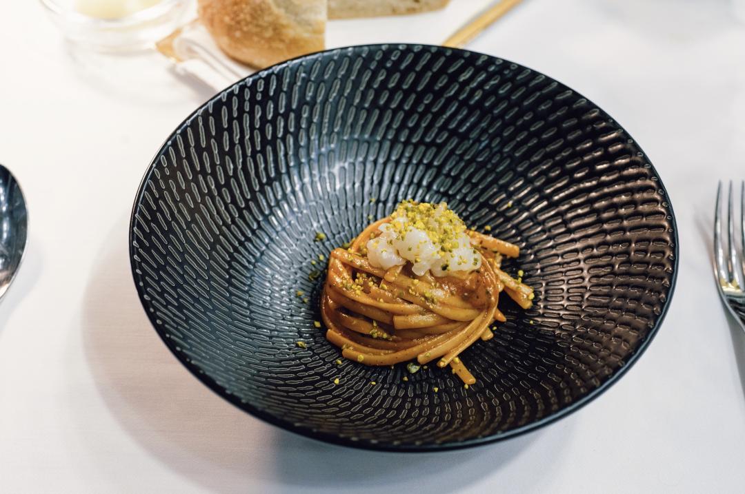 配备一星米其林黑珍珠餐厅,比米其林黑珍珠高端的餐厅