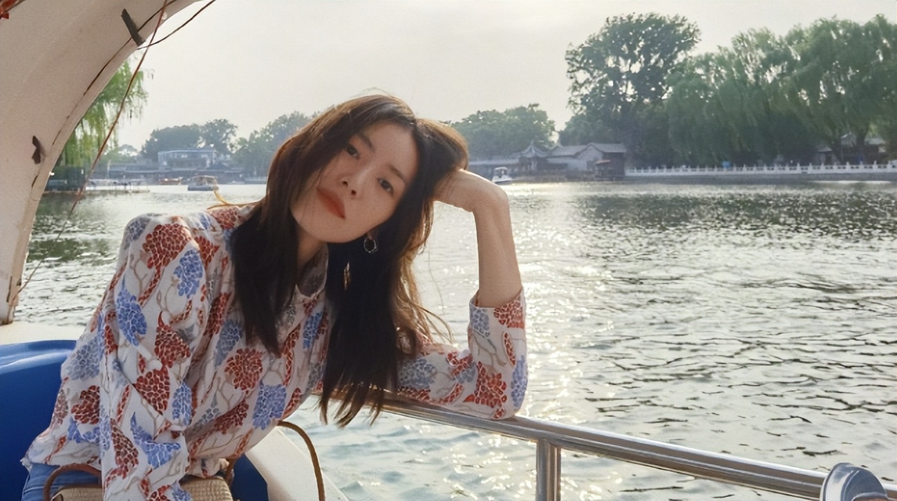 18岁被嘲丑,却3年赚1.5亿、惊艳全球:原来,这才是她的真面目