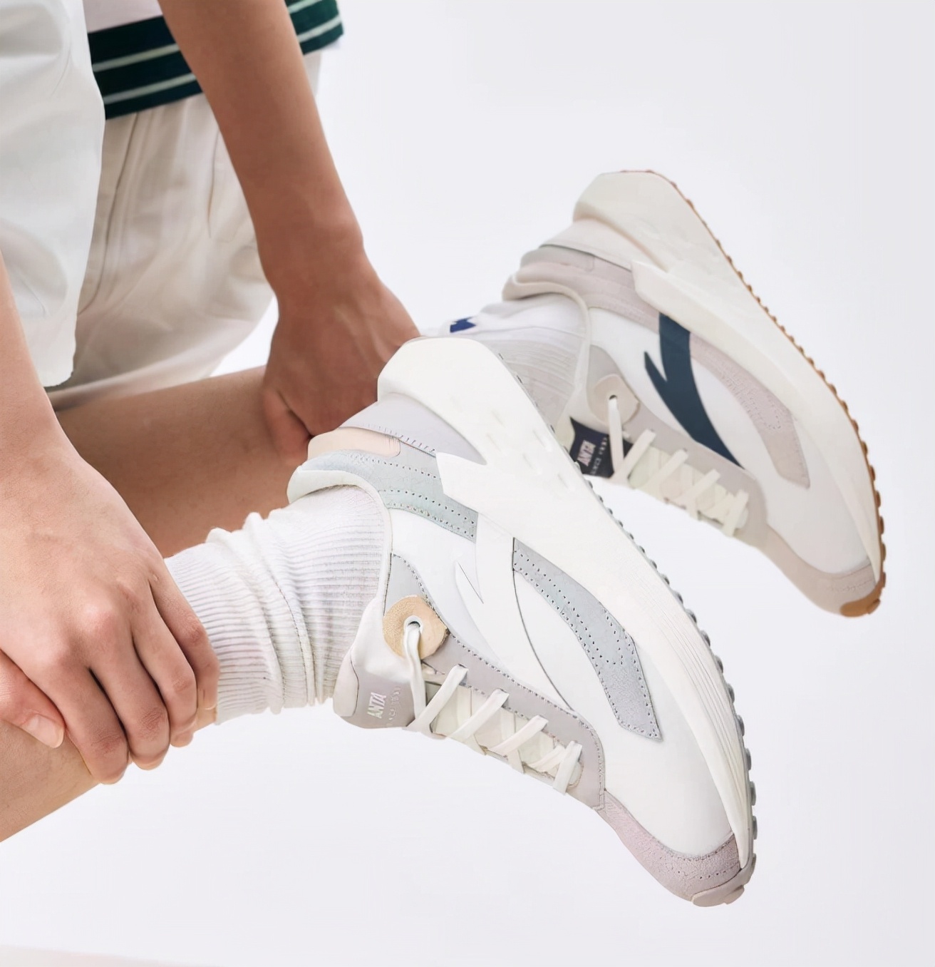 安踏2023新款网红爆款潮鞋,安踏春季2022新款撞色休闲鞋