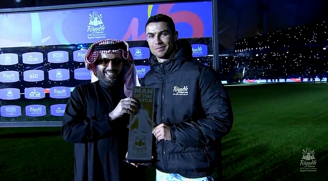 c罗和梅西之间的球王之争,梅西与c罗巅峰对决c罗赢过吗