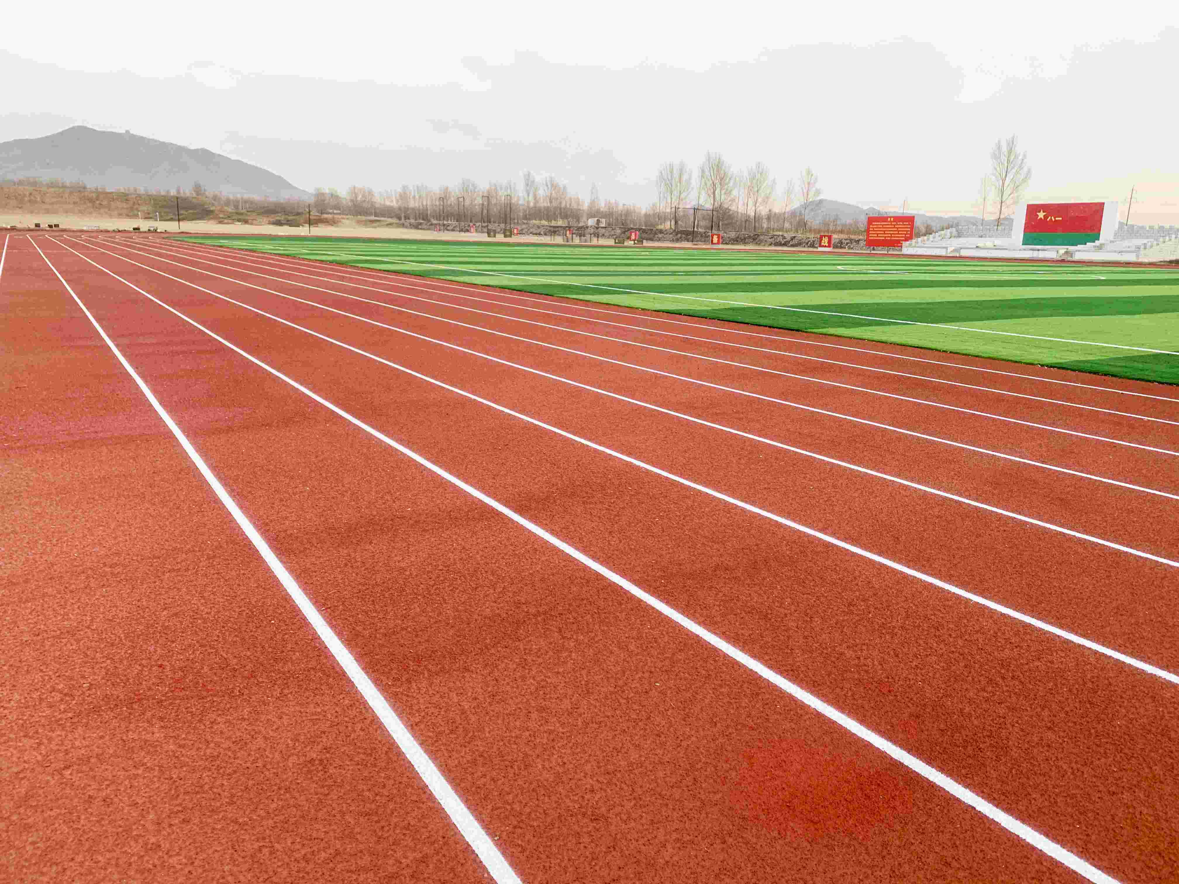 塑胶跑道开裂,学校跑道开裂修补方法