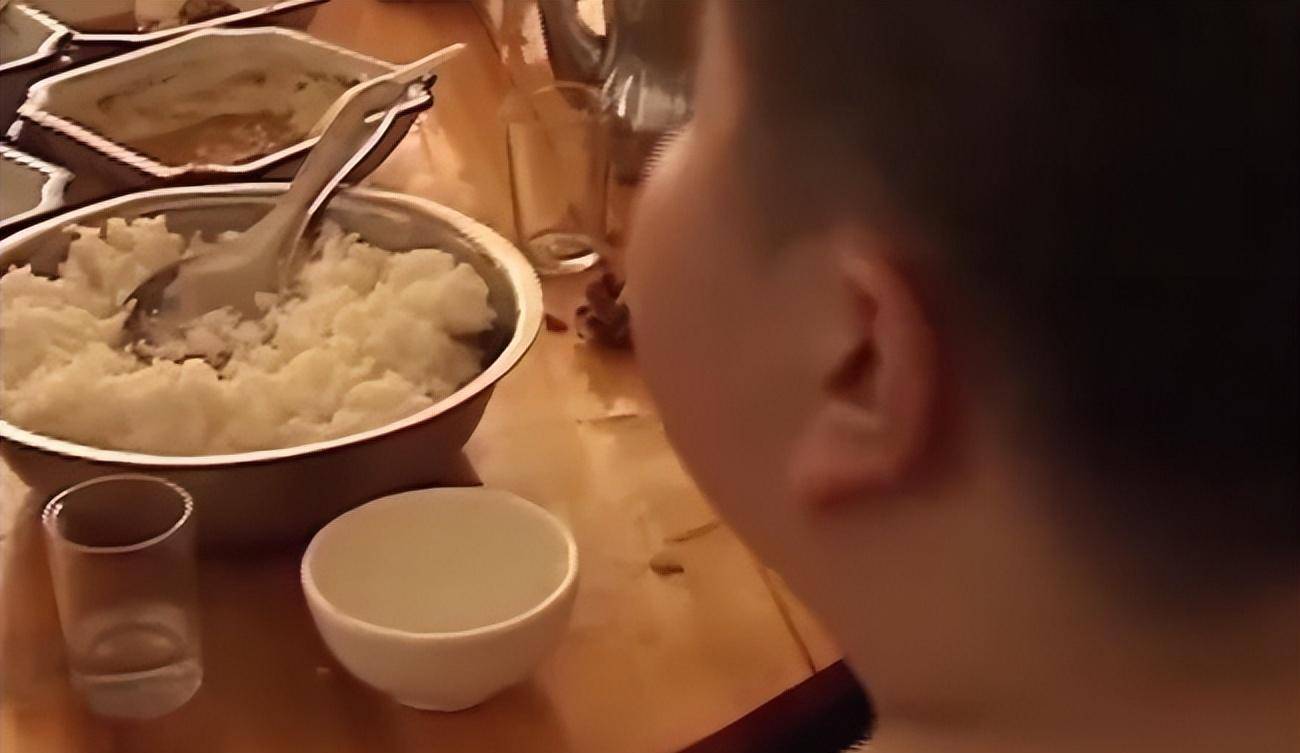 14岁300斤的小胖子,江西14岁少年体重300