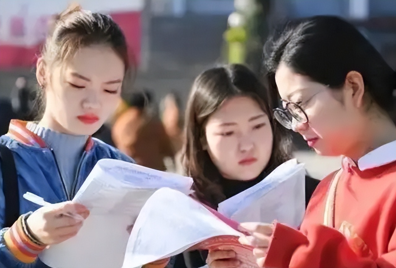 大学生工资等级排名，8成以上毕业生拿着偏低的工资，你哪一等级