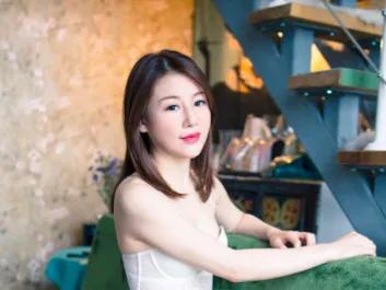 爱情是建立在一定的物质基础上的,爱情不需要物质基础问题