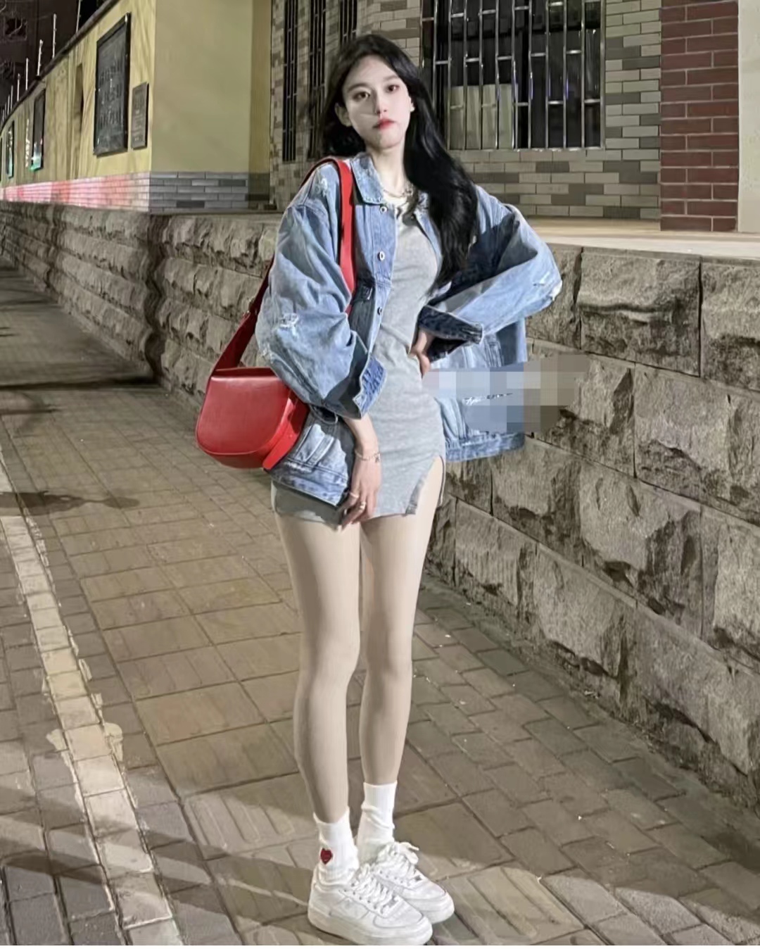 牛仔外套怎么穿搭才好看,牛仔外套的穿搭技巧和方法