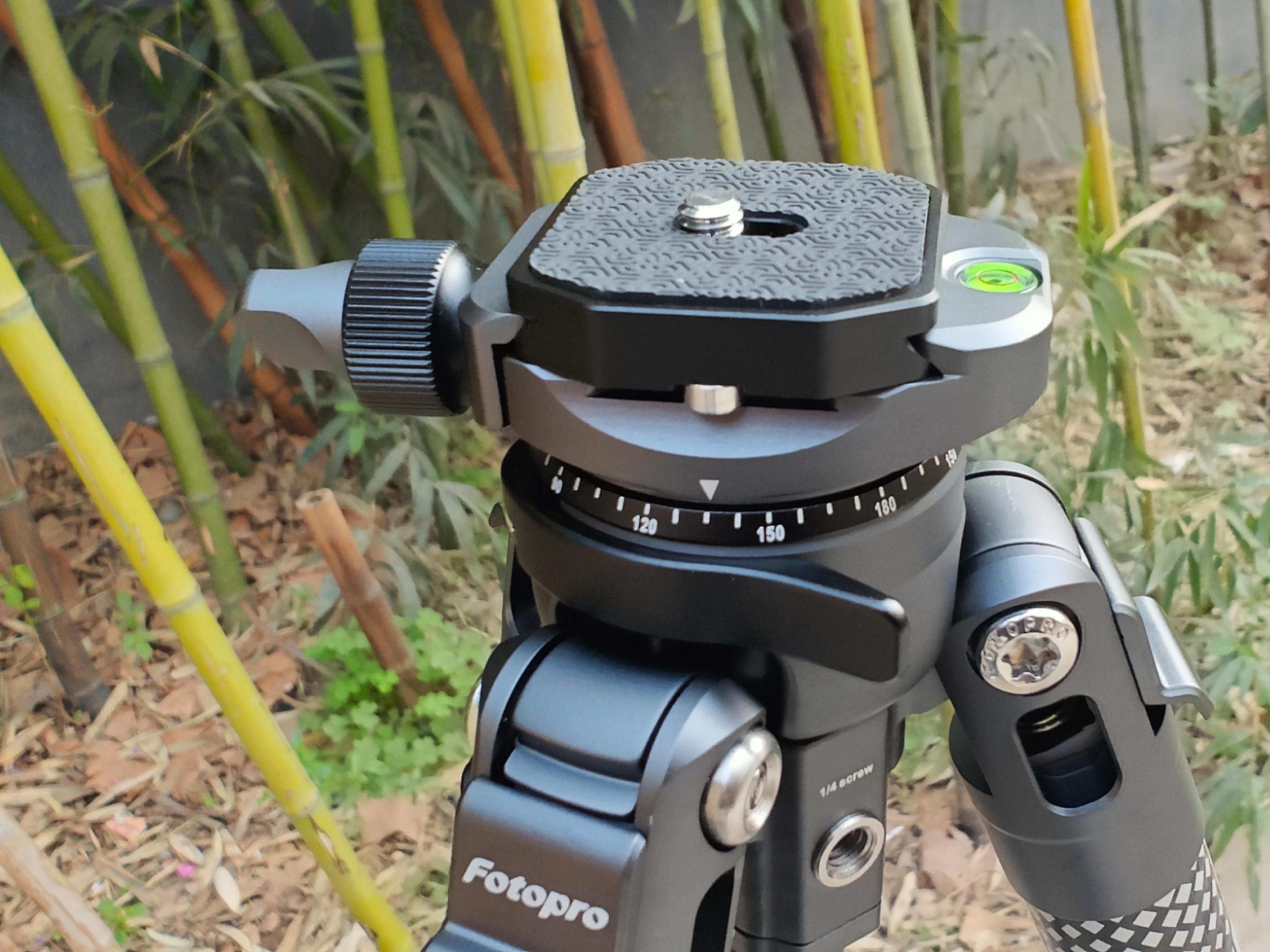 轻便小巧的自拍三脚架,轻便微单铝合金三脚架