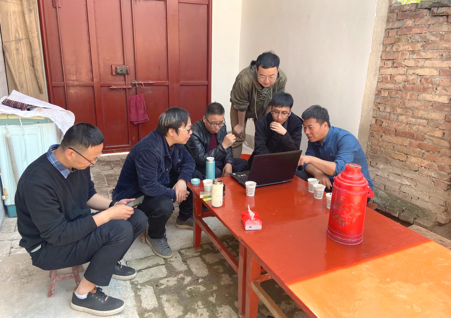 陕西一高校老师,西安一高校老师带学生创业