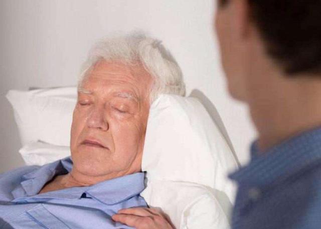 为什么老人身上有一股怪味？50岁后尽量远离4种习惯，或老了没味