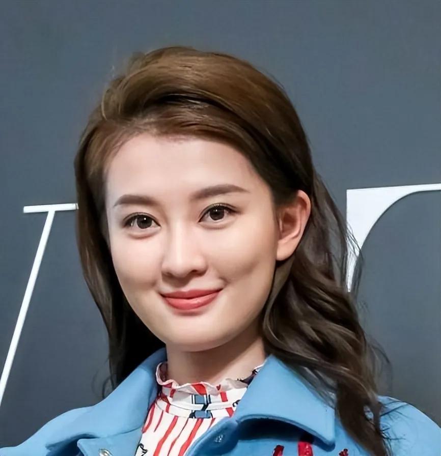 乔欣清纯女孩视频,乔欣清纯风穿搭好美