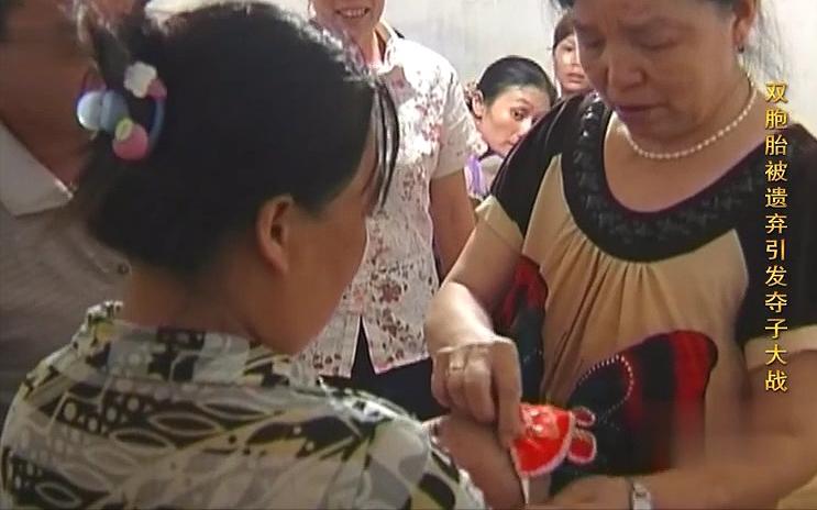 抛弃了刚出生的孩子，又想要回去，收养人却不愿归还：先拿20万