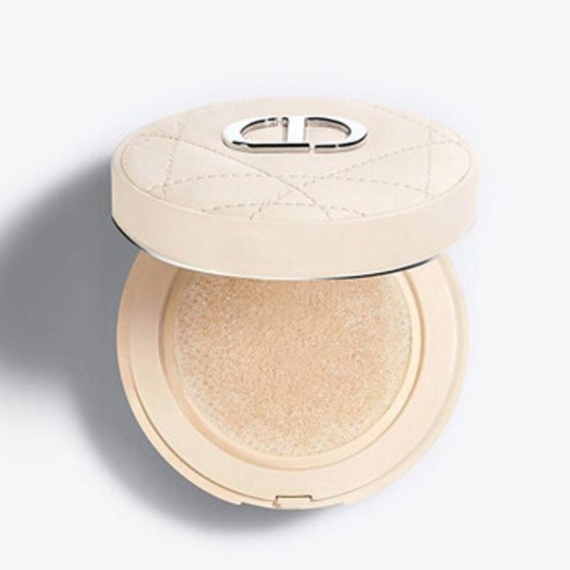 粉底液和气垫粉底液有什么区别呢,新手化妆适合用粉底液还是气垫