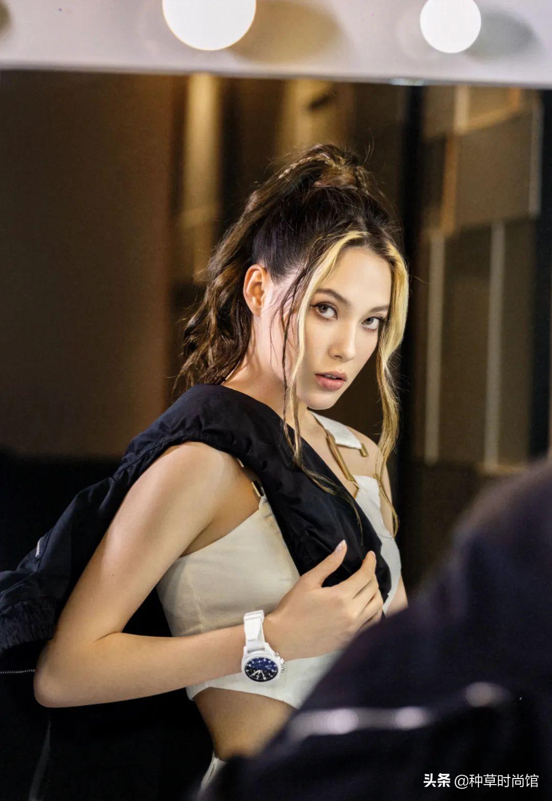 八字刘海怎么打理才不会显头秃,12岁圆脸头秃长发适合剪什么刘海