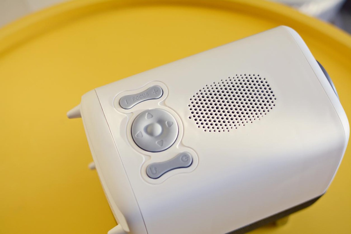 泰捷weboxt1投影200寸效果,千元非智能投影仪